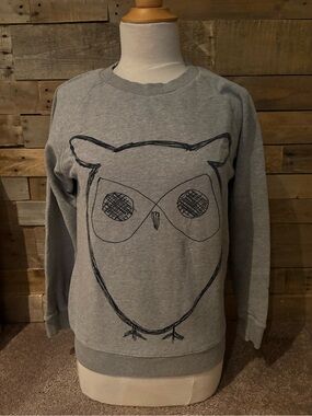 KnowledgeCotton Apparel / Grey Big Owl Graphic Sweatshirt, women’s small